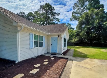 Turtle's Nest-Free BEACH pass! 2 King bedrooms, Golf/Fish, Walk to restaurants!