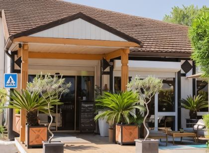 Brit Hotel Confort Nîmes Ouest - A9 sortie 25