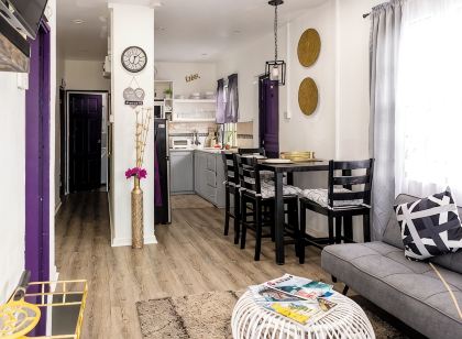 Purple Cottage, Hidden Gem near Hummingbird Beach