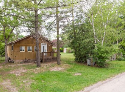 Port Franks 2 Bedroom Cottage With Double Wide Lot