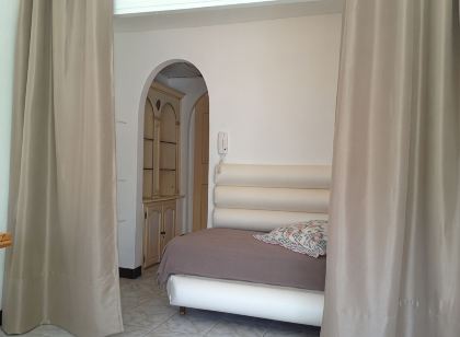 Bougainvillea full center in villa T2 58m2 terrace / garden + private garage