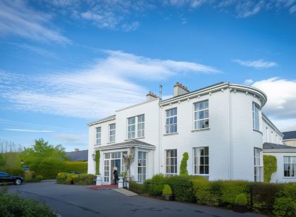 Castle Oaks House Hotel