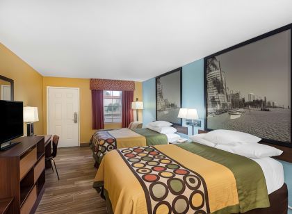 Super 8 by Wyndham Bradenton Sarasota Area