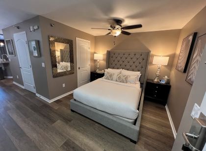 Lake Life Luxury, Lake Geneva, Short Walk To Downtown, Pool View Upgraded Suite