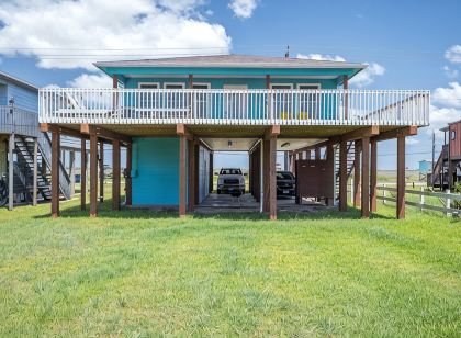 Cozy Beach House with Fantastic Beach and Bay View!