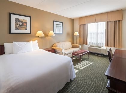 Ramada by Wyndham Thunder Bay Airlane Hotel