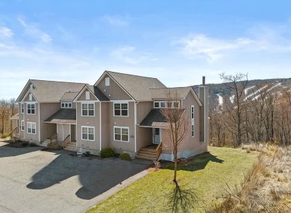 Spacious Camelback Views and Private Hot Tub