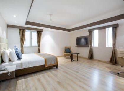 Hotel Saradha Grande