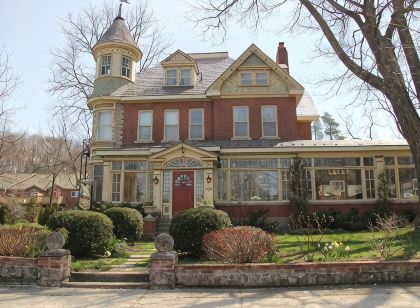 The Butchart Estate: heritage mansion by Georgian Bay