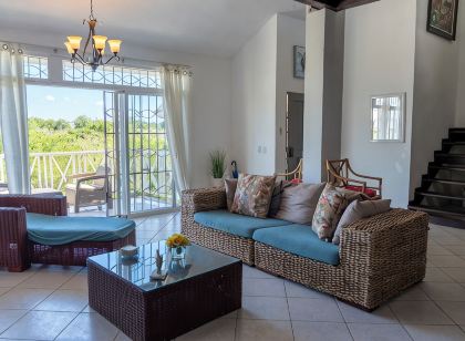 Luxury Beachside Apartment with Rooftop Terrace & Private Jacuzzi – Sleeps 6