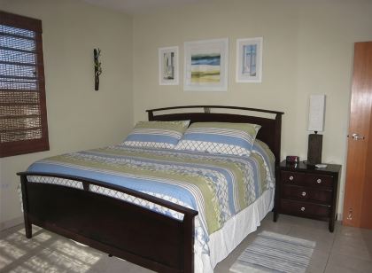 Spacious, attractively decorated 2 BR 1bath gated Apt, 4 Mins to Jobos Beach