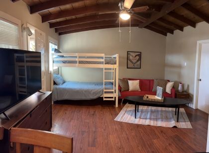 All Inclusive Amenities:Kayak,Sup,Pedal Boat,PingPong,Pickleball,Movie Nt &More!