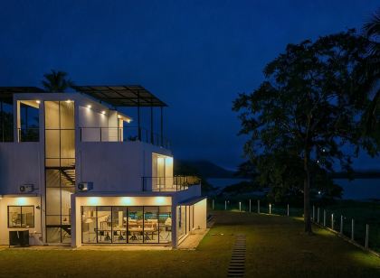 Lakeside Retreat Eco Luxury Villa