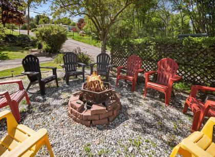 ★Lake Views ★ Hot tub ★ King Beds ★ Mins to All