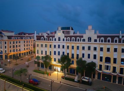 Mira Ha Long Hotel