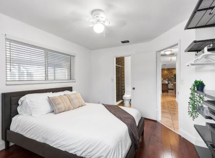 Cozy Pool House l Weekly Stays l Near Beach & Park