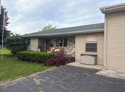 Spacious in-Town Family Home, Walk to Beach & Downtown, Quiet Retreat