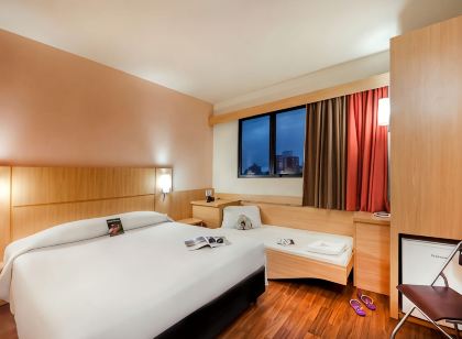 Ibis Curitiba Shopping