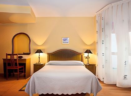 Hostal Guzman El Bueno by Gaiarooms