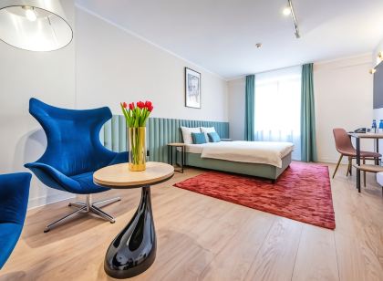 Hotel H12