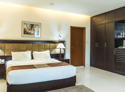 The Avenue Hotel & Suites