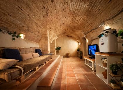 Roman Cave Suite * Flexible check-in