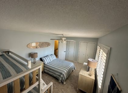 Cozy 2-bedroom townhome in charming Bethany Beach with AC, WiFi, community pool