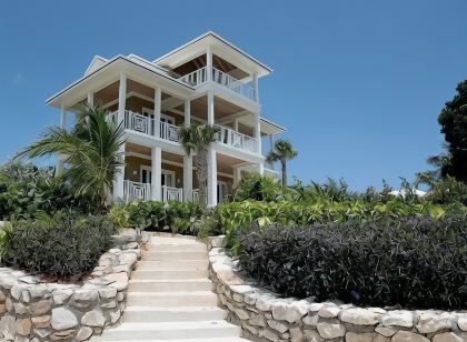 Luxury Home in Feb. Pt. with dip pool, spectacular ocean views, steps to beach