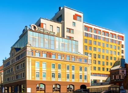 Diplomat Hotel