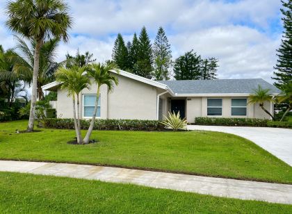 Elegant pool home in Prime Equestrian area