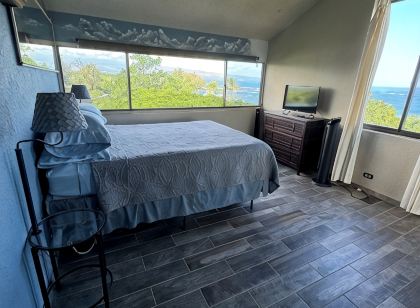 Epic Oceanfront Penthouse with Best Views in Hilo!