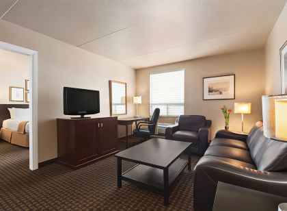 Emerald Hotel & Suites Calgary Airport