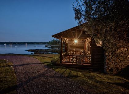 Authentic Log Cabin on Damariscotta River W/ Dock and Moorings
