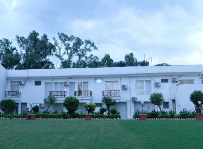 Black Mango Resort