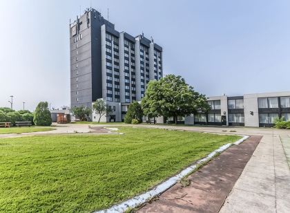 Travelodge by Wyndham Hotel & Convention Centre Quebec City