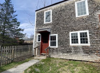 Cozy 2BR with Rustic Decor Near Downtown