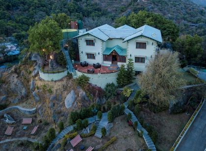 The Colonial Manek Manor by SAH