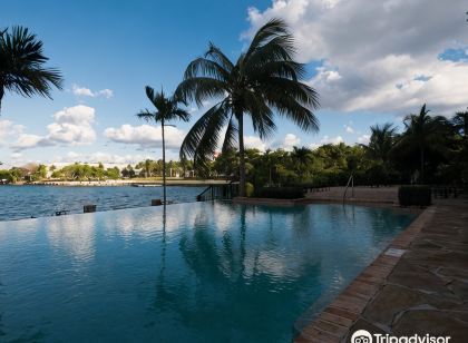 Pelican Bay Hotel