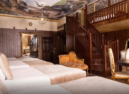 White Star Line Hotel