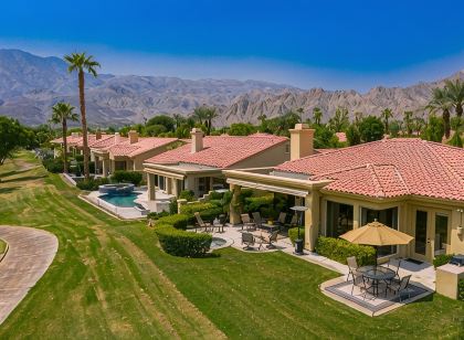 PGA West home on the private Tom Weiskopf 18th fairway