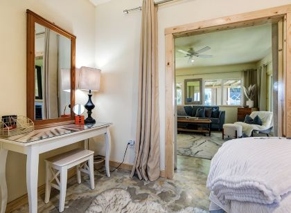 Artisan Boho, Equine Too, Farm Fresh Eggs, Spa, Vino & Views!