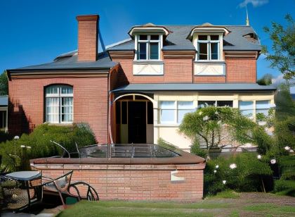 Lowena Cafe and Accommodation