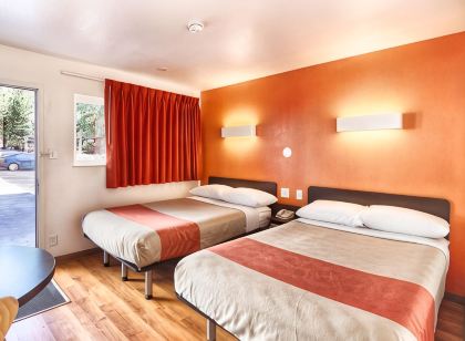 Motel 6 Mammoth Lakes, CA