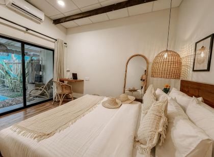 Kickin' Surf Lodge