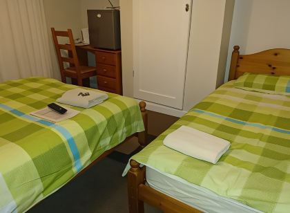 Room in Guest Room - Comfortable Family Room with Tv, Free Fast Wifi, Sleeps 3