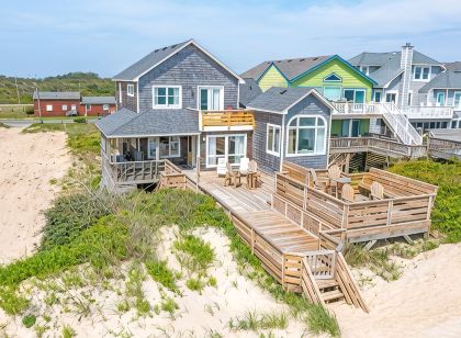 Oceanfront 5 bedroom in Nags Head, NC Outer Banks. Art lovers home.