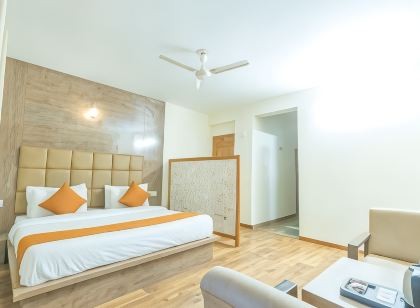 Hotel Rising Star with Garden with Private Parking Near to Mall Road
