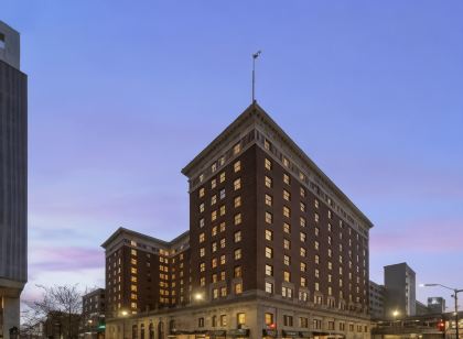 Hotel Fort des Moines, Curio Collection by Hilton