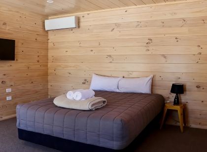 Lakes Edge Lodge
