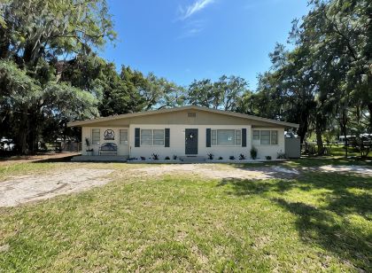 Indian Water Lodge is a waterfront retreat with Dockage, Kayaks, Bikes & More!